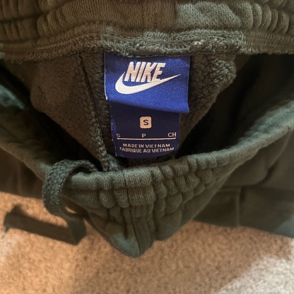 nike sweatpants-green - Picture 2 of 3